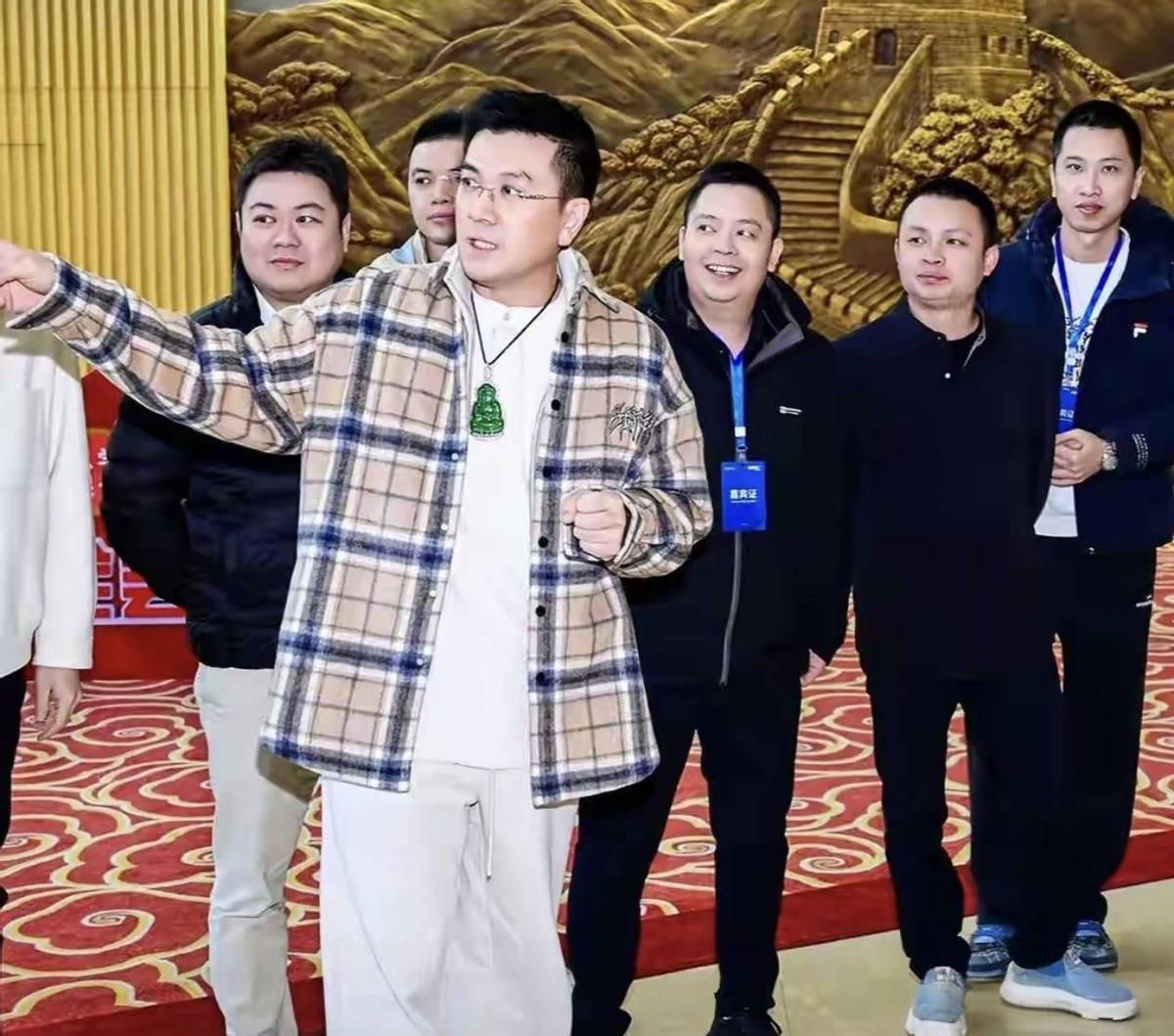 豪门滤镜破碎的背后，是28亿资本套现的疯狂游戏。当黄圣依决然离开这场不对等的婚姻