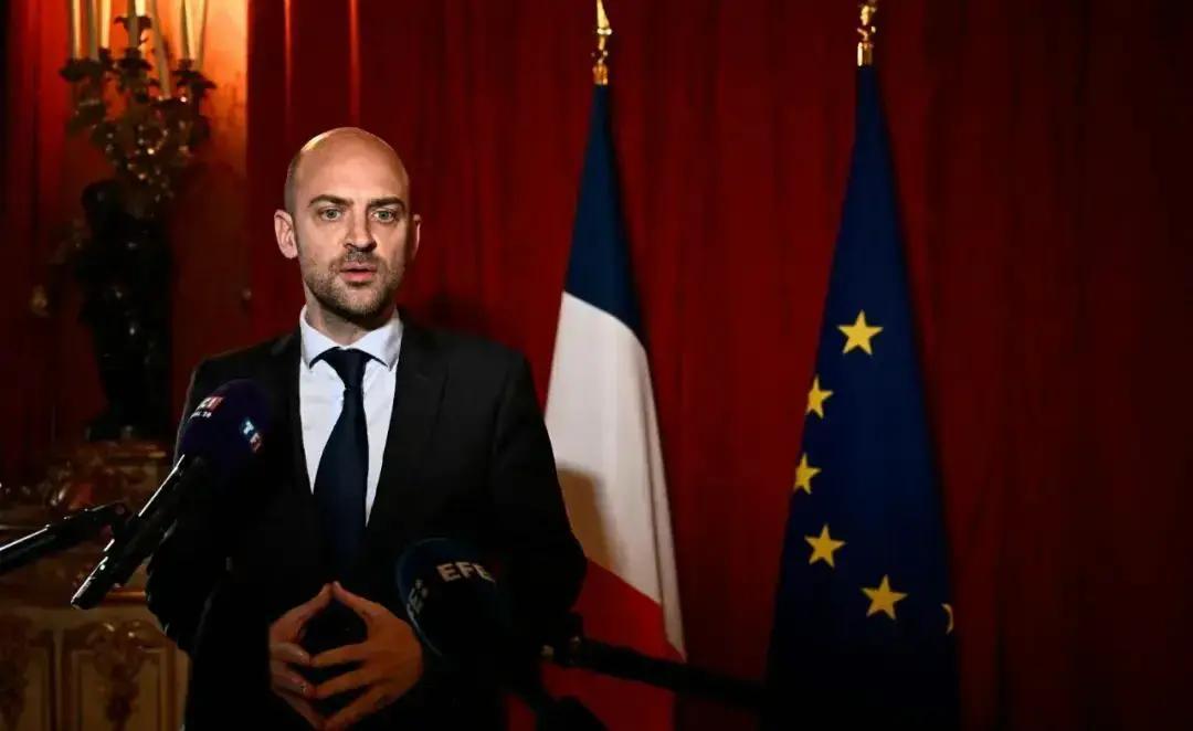 快讯！
法国突然宣布了。
1月3日，法国外长巴罗在社交平台发声，称外界传出的抓走