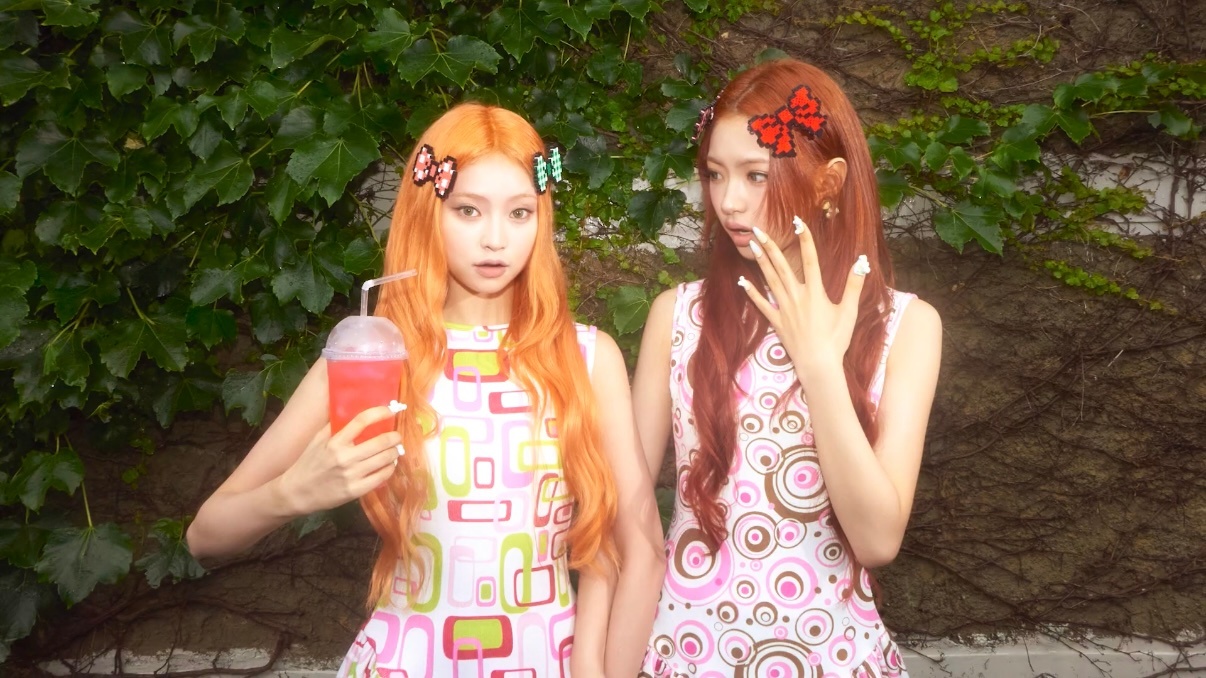 Candy Pink Magic Hole Flip PhoneHAUM & K