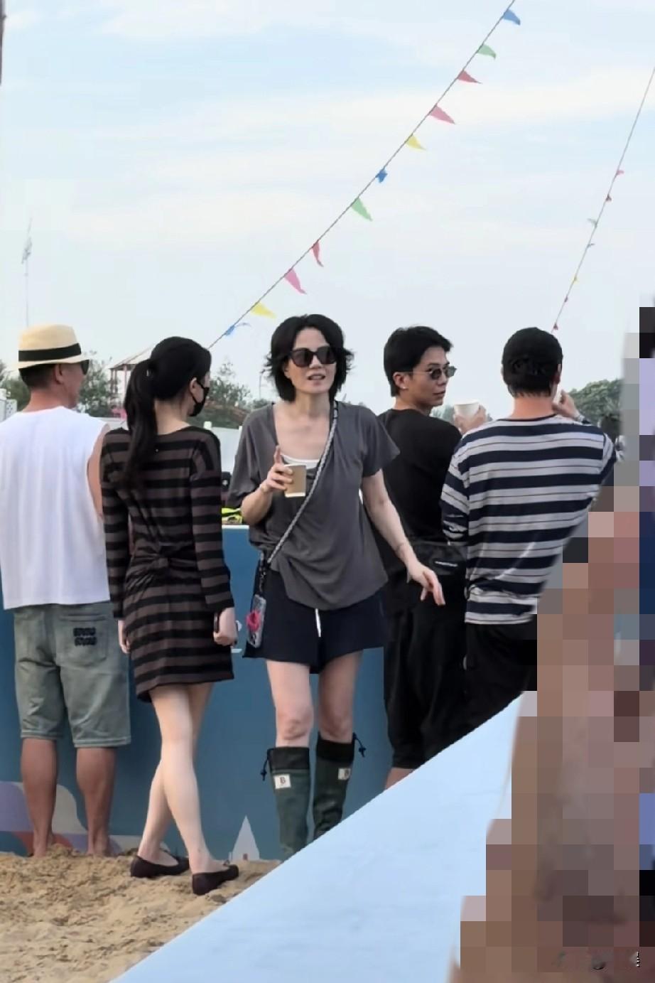 王菲看音乐节