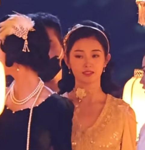 郭宇欣进组拍《玉簟秋》了，民国大小姐一出场，人直接看愣了。
不是刘亦菲复刻，是她