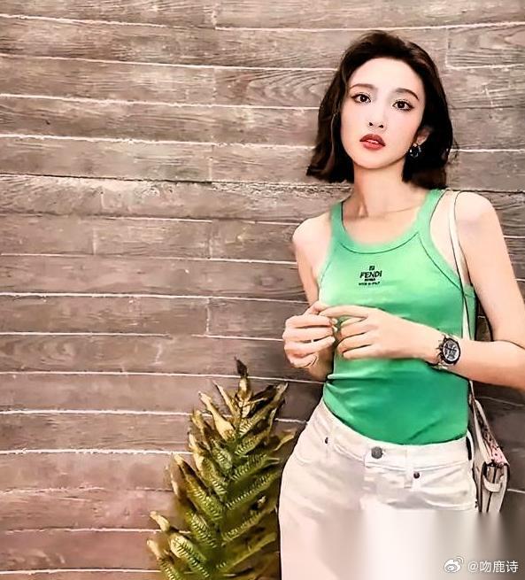 唐艺昕这篇告别文一发，《浪姐》里谁和她真玩、谁只是路过，全藏不住了。 她当队长压