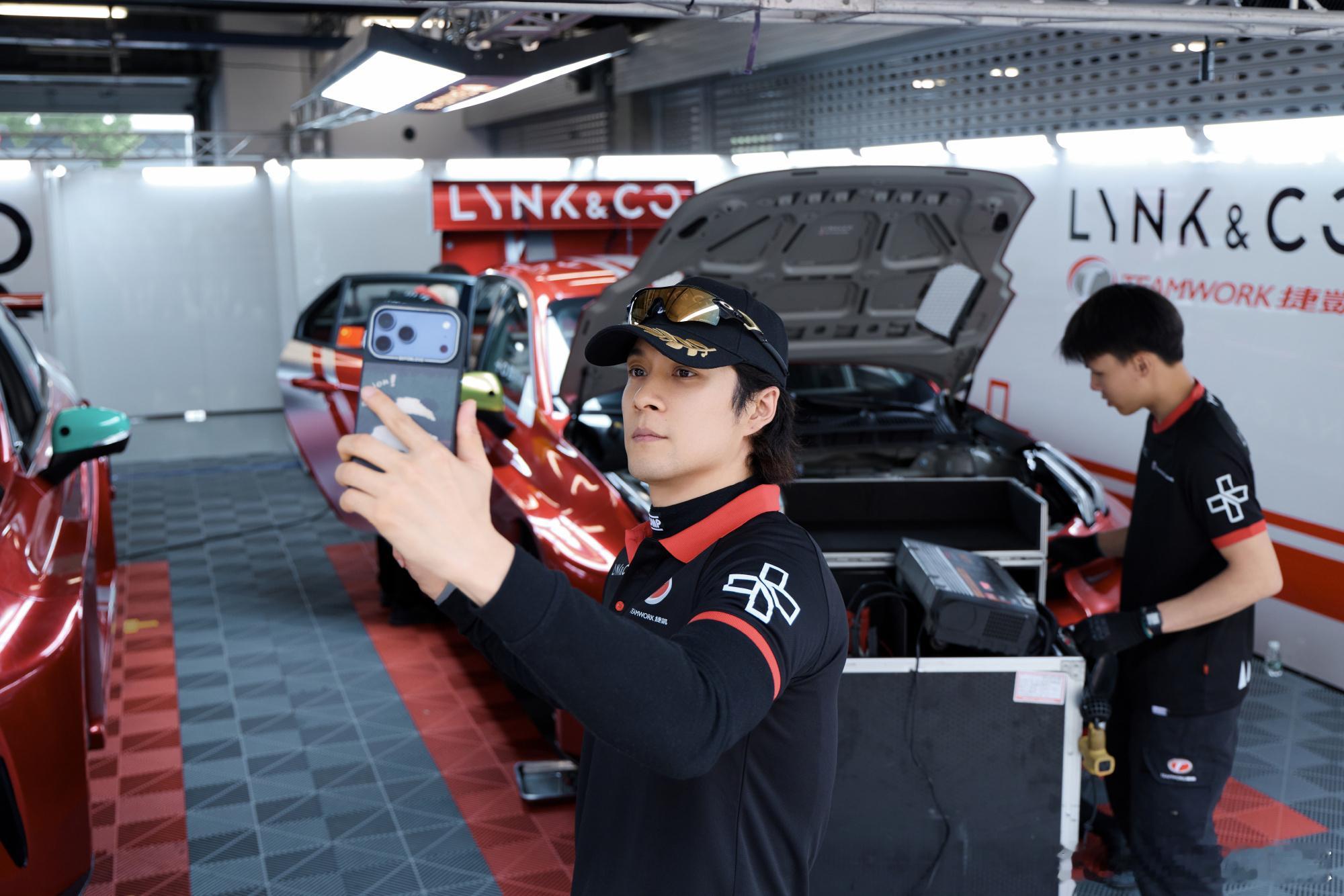 这个侧拍好萌啊，怎么看怎么萌，无死角的萌……