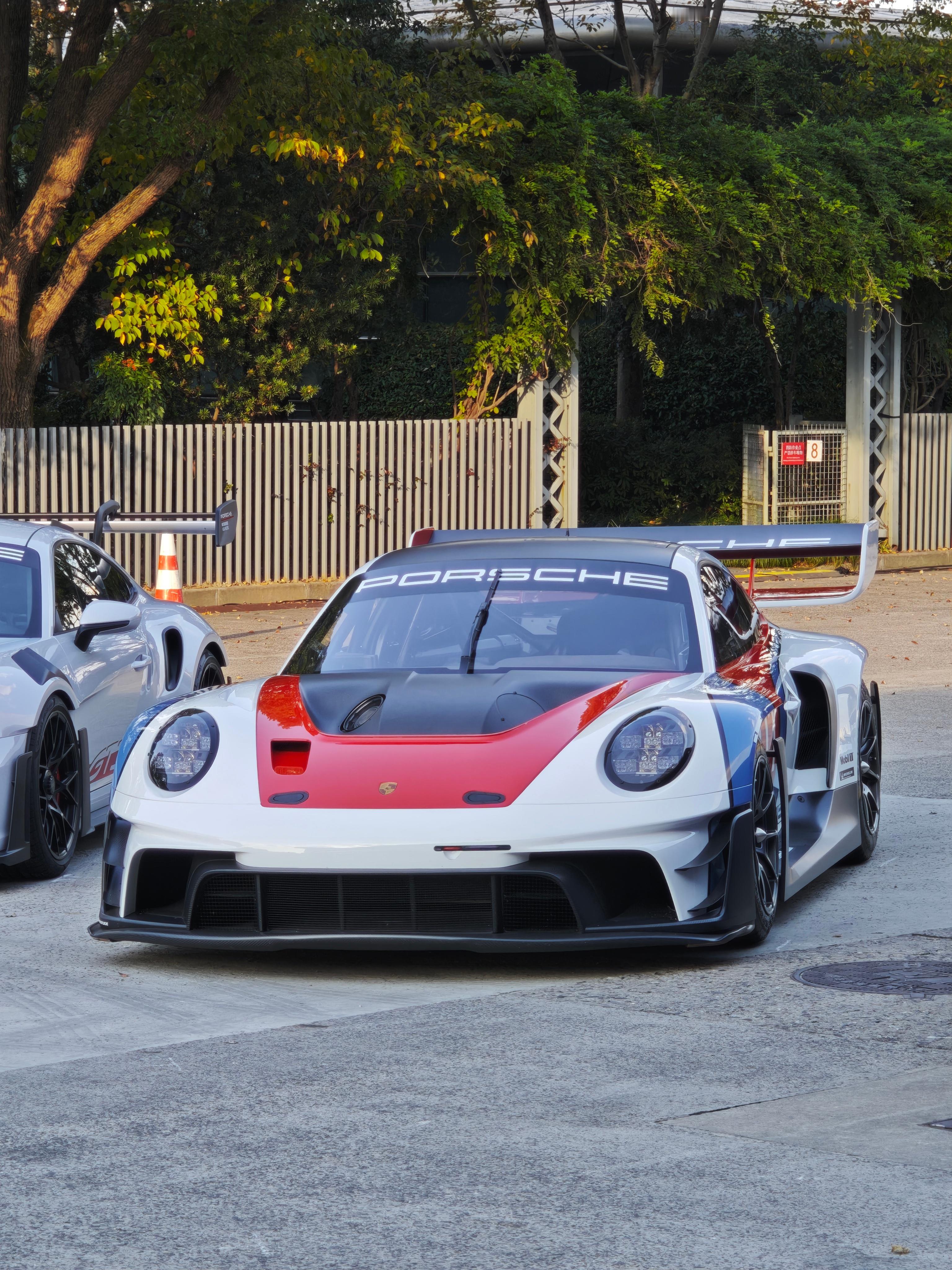 越不实用，越孤傲 [doge]全球限量77台，911 GT3 R Rennspo