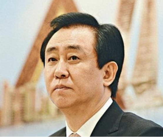 被曝藏身美国4个月，恒大前总裁再迎坏消息，许家印最后希望破灭，“藏到美国也没用！