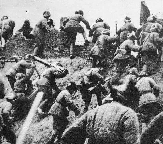 王震的指挥风格是刚猛而又细腻。

彭德怀盯着地图眉头紧锁，王震却把铅笔往桌上一拍