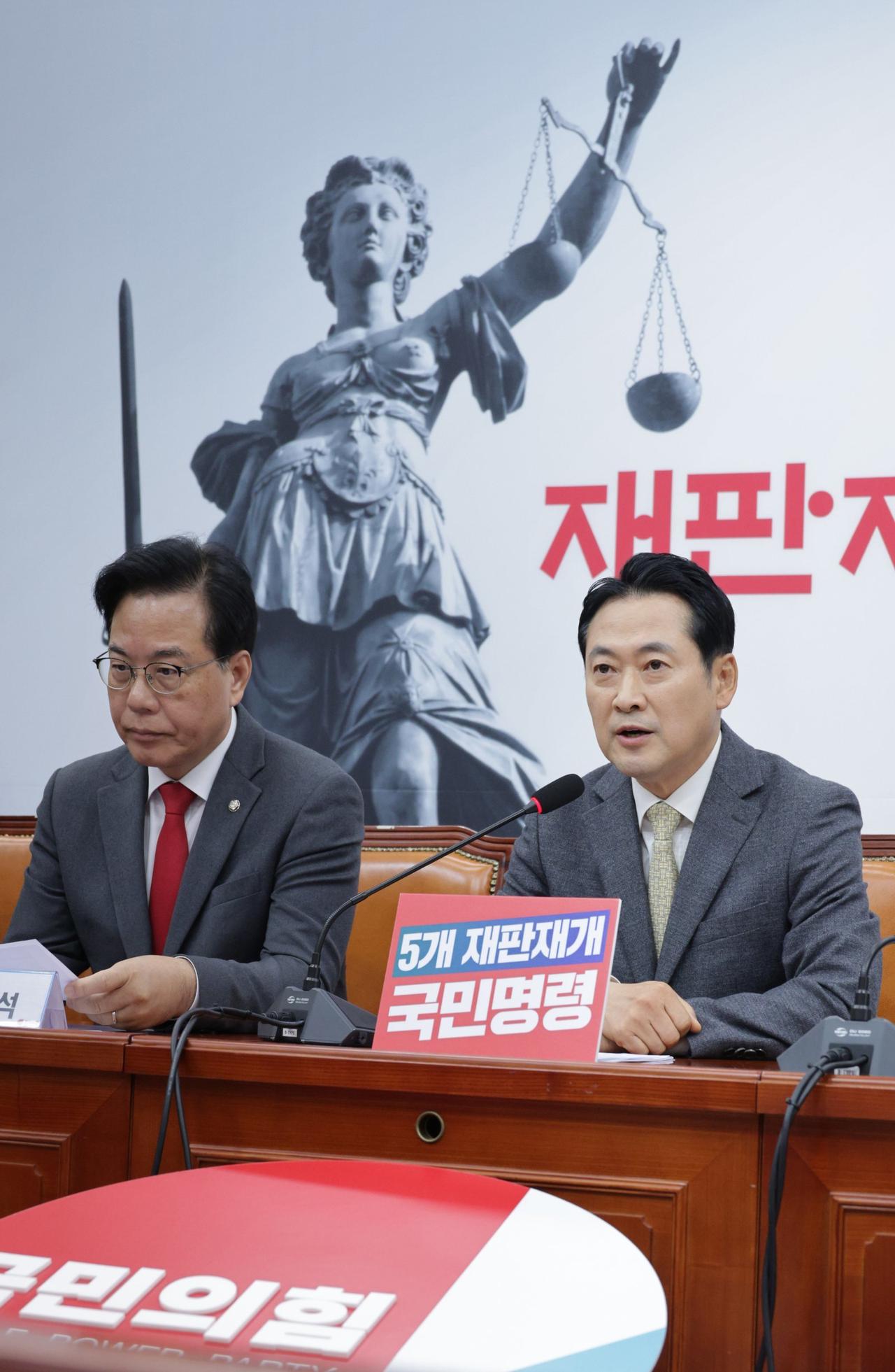 韩国媒体消息，韩美签署联合事实清单（含安保、通商共识），共同民主党称该协议为“国