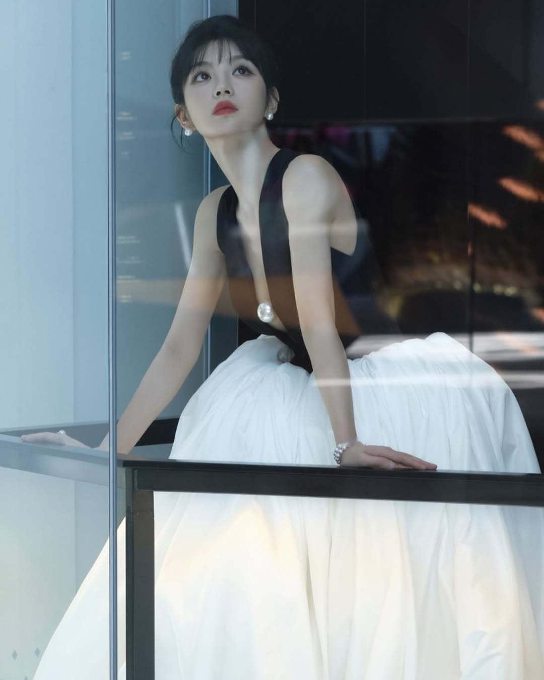 田曦薇 
