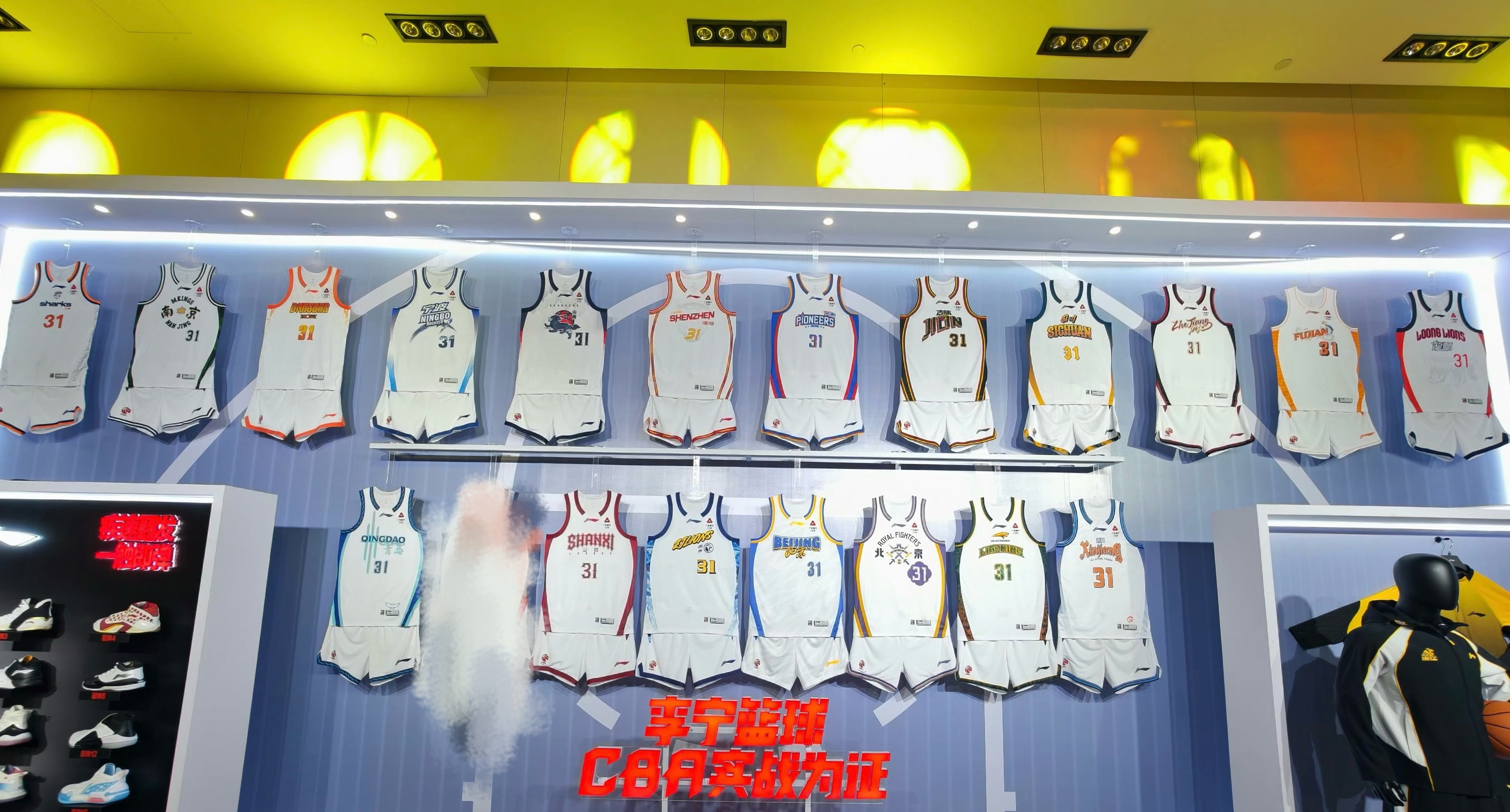 CBA新赛季各队都推出了白色球衣 以下是19支球队的 