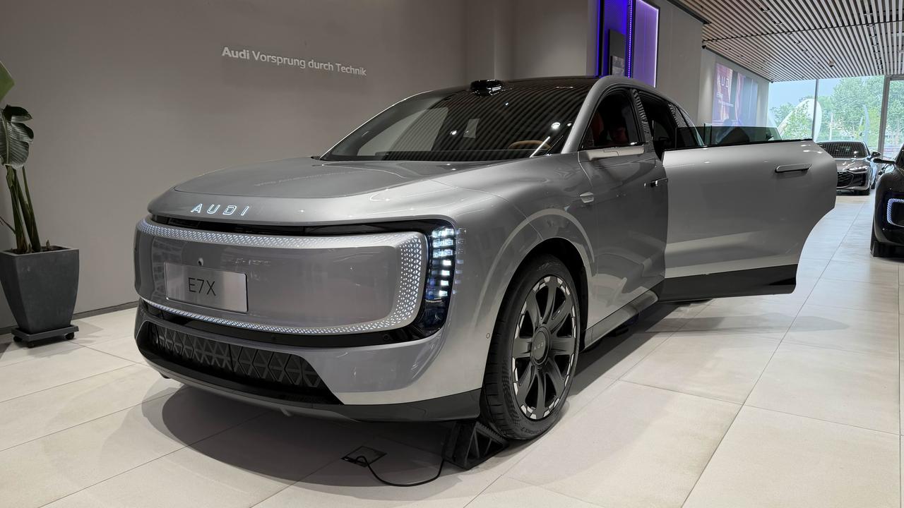 一个字：废
三个字：废废的
AUDI E7X