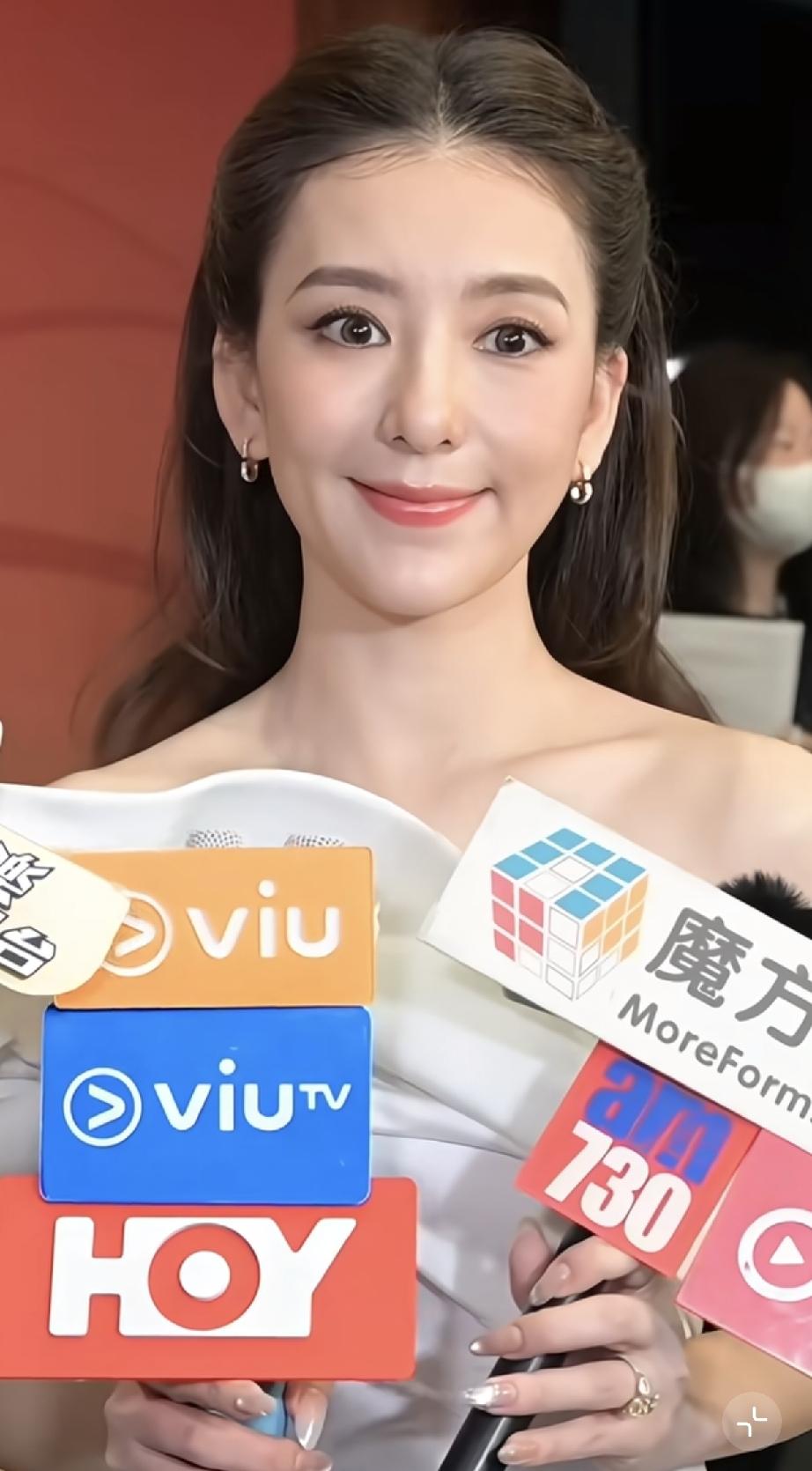 郭富城同意方媛不学粤语，
也主动学了普通话，
结果网友却不答应，认为她太赖了，1