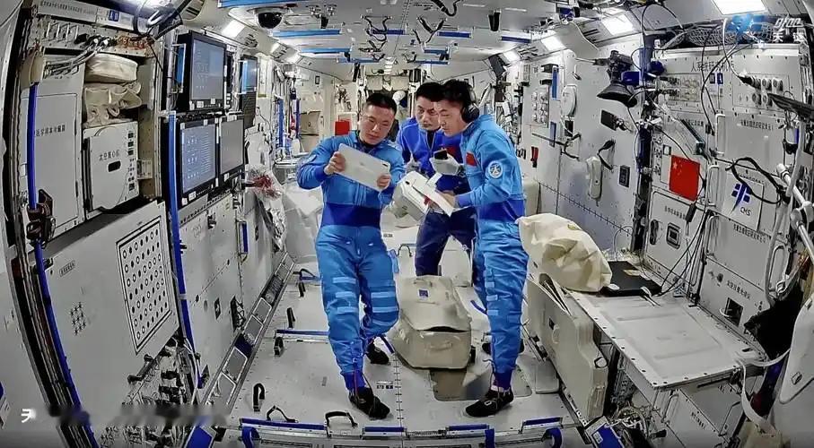 空间站里不允许使用中文！这是国际惯例，你们为何不遵守？2021年，一向认为自己“