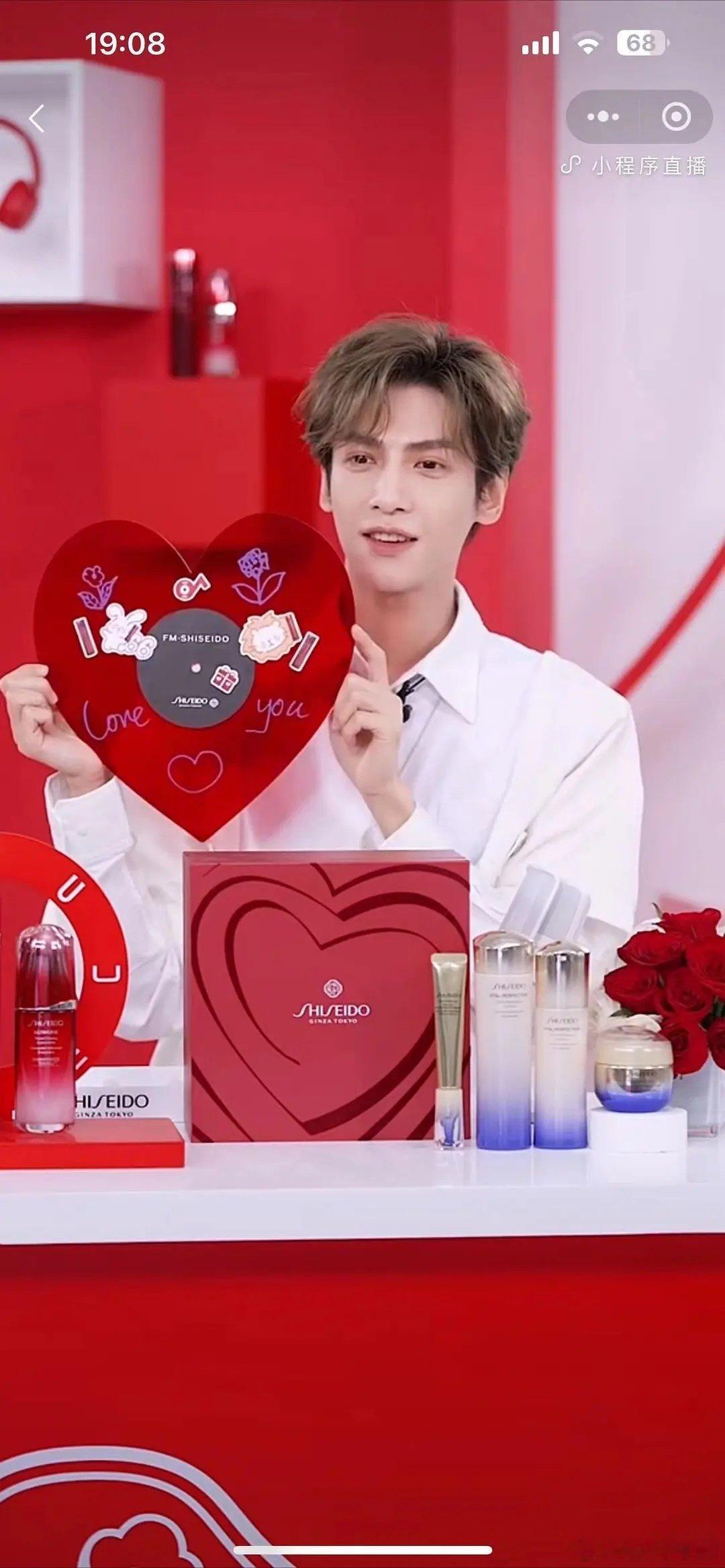 罗云熙好像回春了，貌似发腮了 ​​​