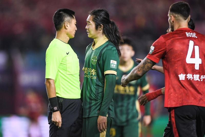 简直可笑啊，放到10年前李提香在国安只要上场就是发挥最差被骂最多的那个球员，只能