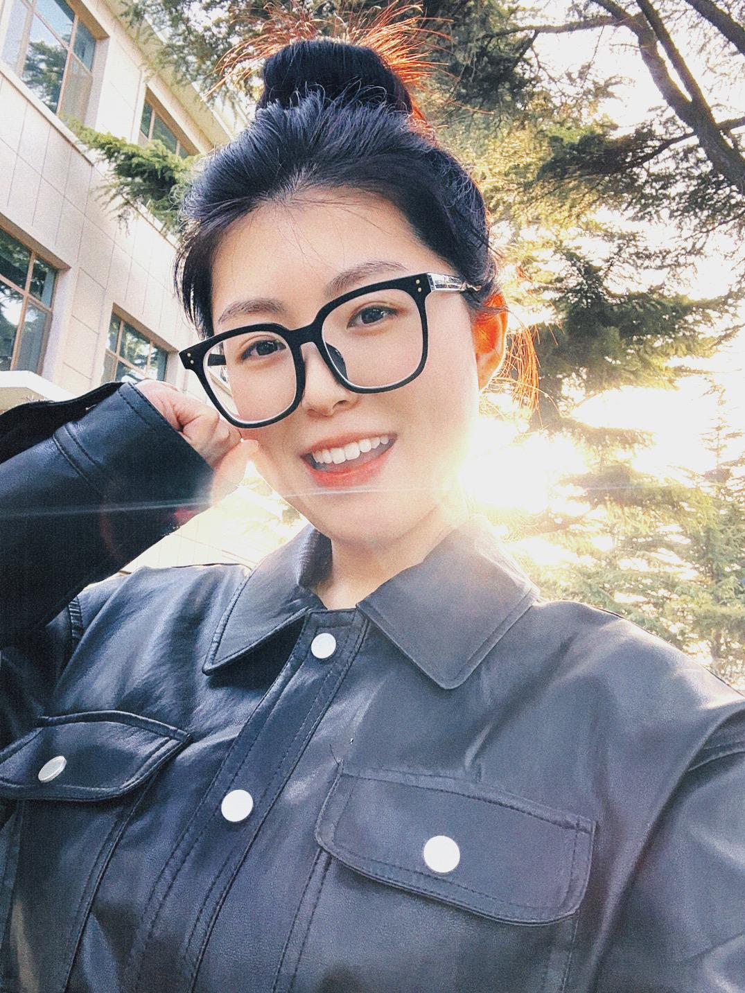 你不必讶异我的笑她无法代替