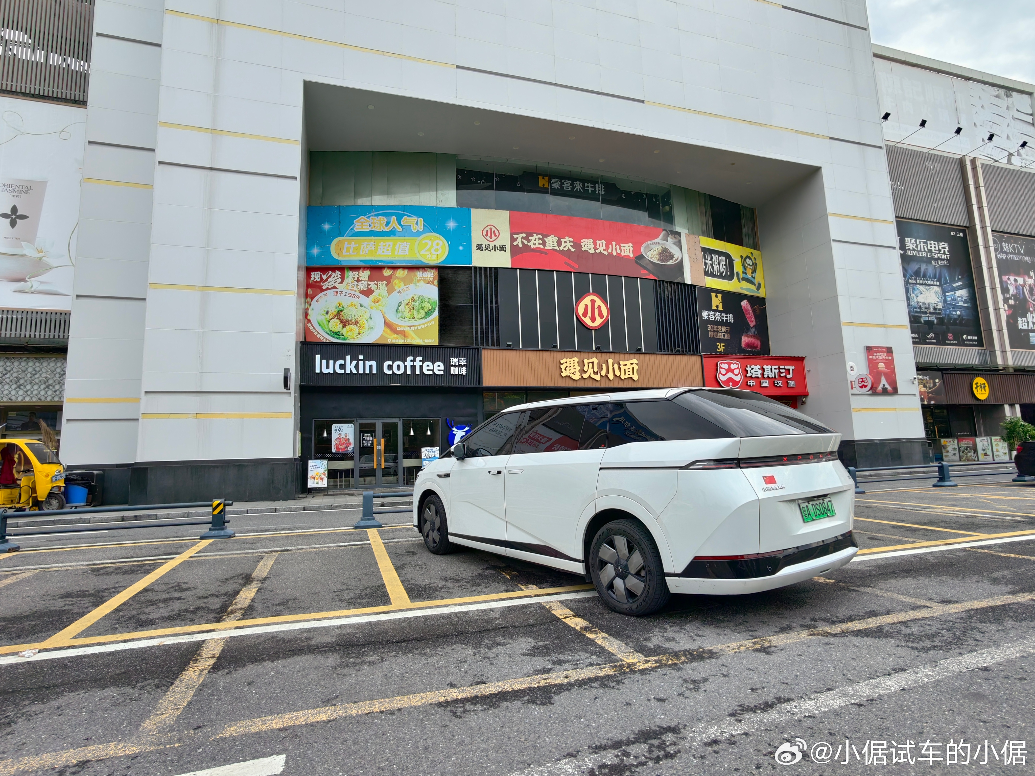 理它干嘛，想停就停哦哦，搞错品牌了？那当我没说这个例子告诉我们，都是车主个人行为