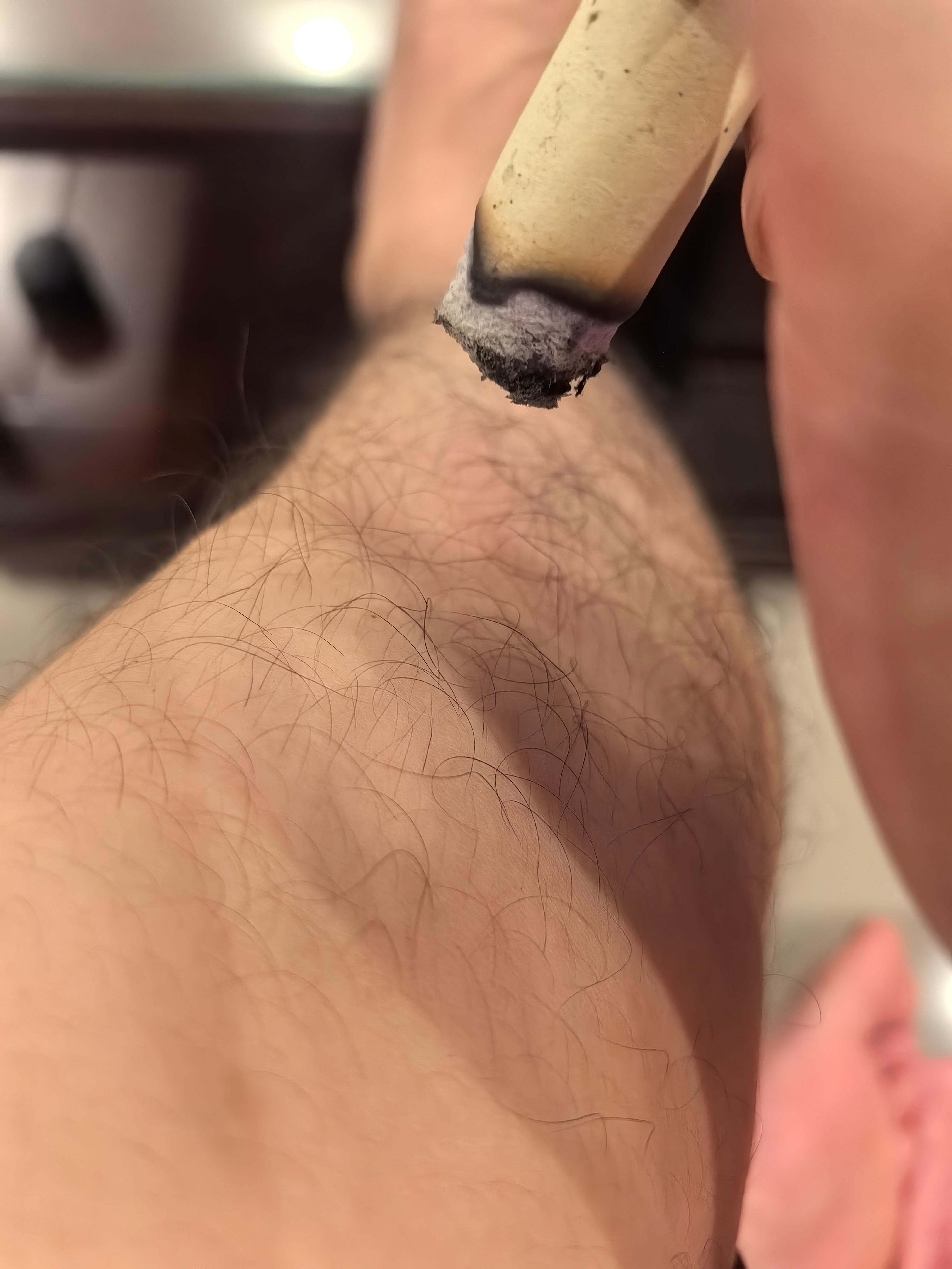 最近有点疲劳，晚上艾灸足三里、涌泉穴，全身发热，艾条可以找我下单。 ​​​