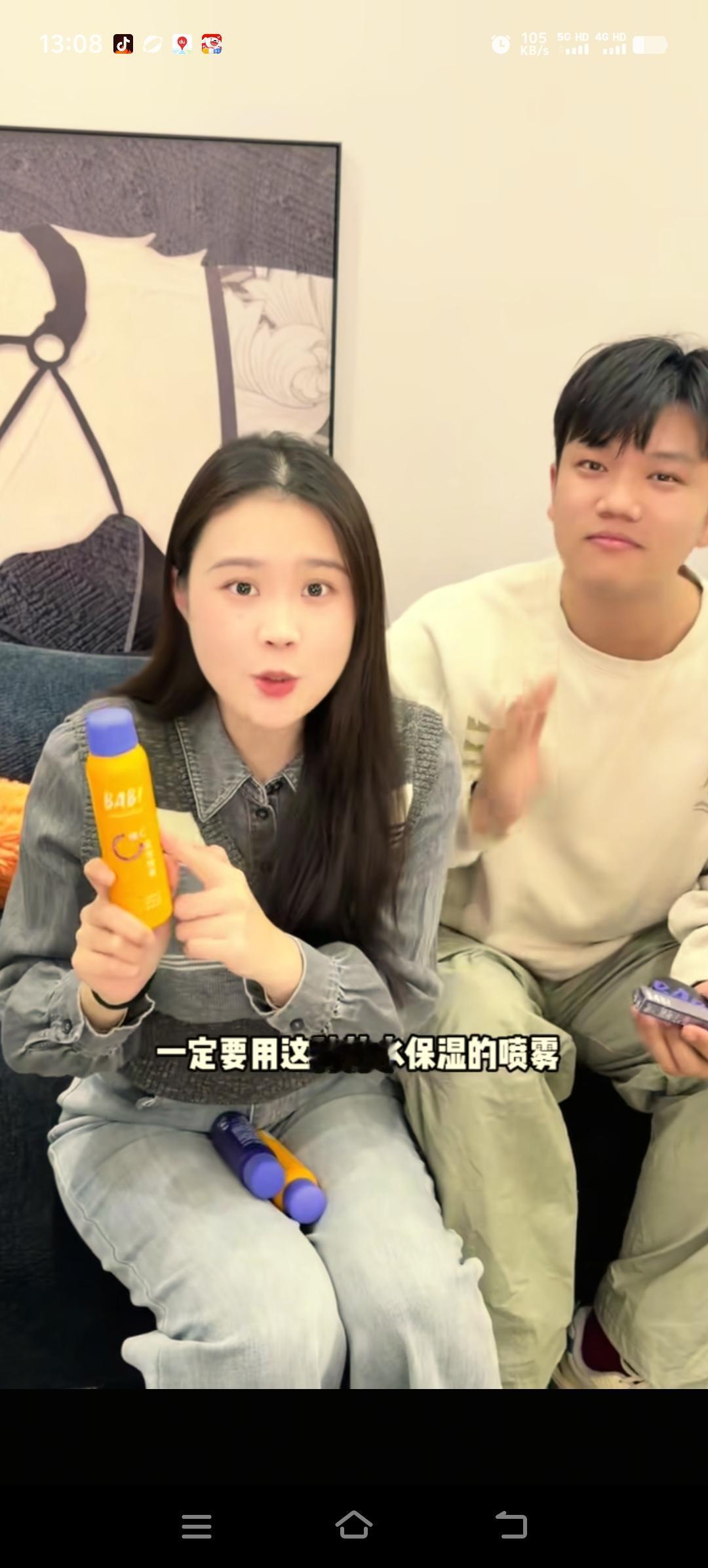 解清帅和王正正拍摄这款定妆喷雾的广告也是拼了，短剧拍，小视频拍，二嫂拍，小姑子拍