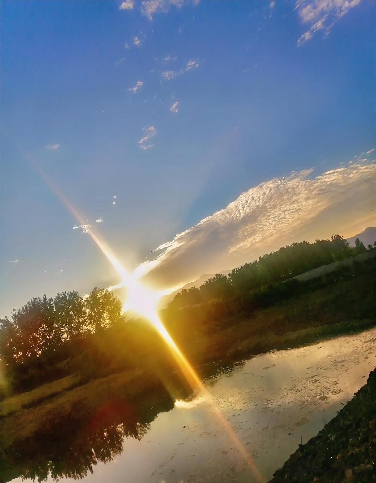 《夕阳西下（李林6月8日摄于汉中城固）》