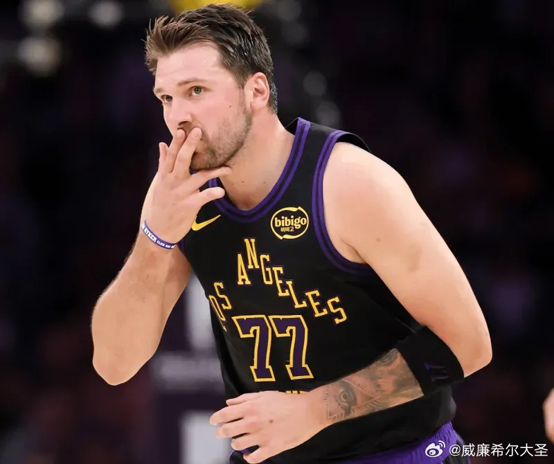杰弗森：湖人近2年争冠无望，但东契奇还有10年窗口期。近日，前NBA球员理查德-