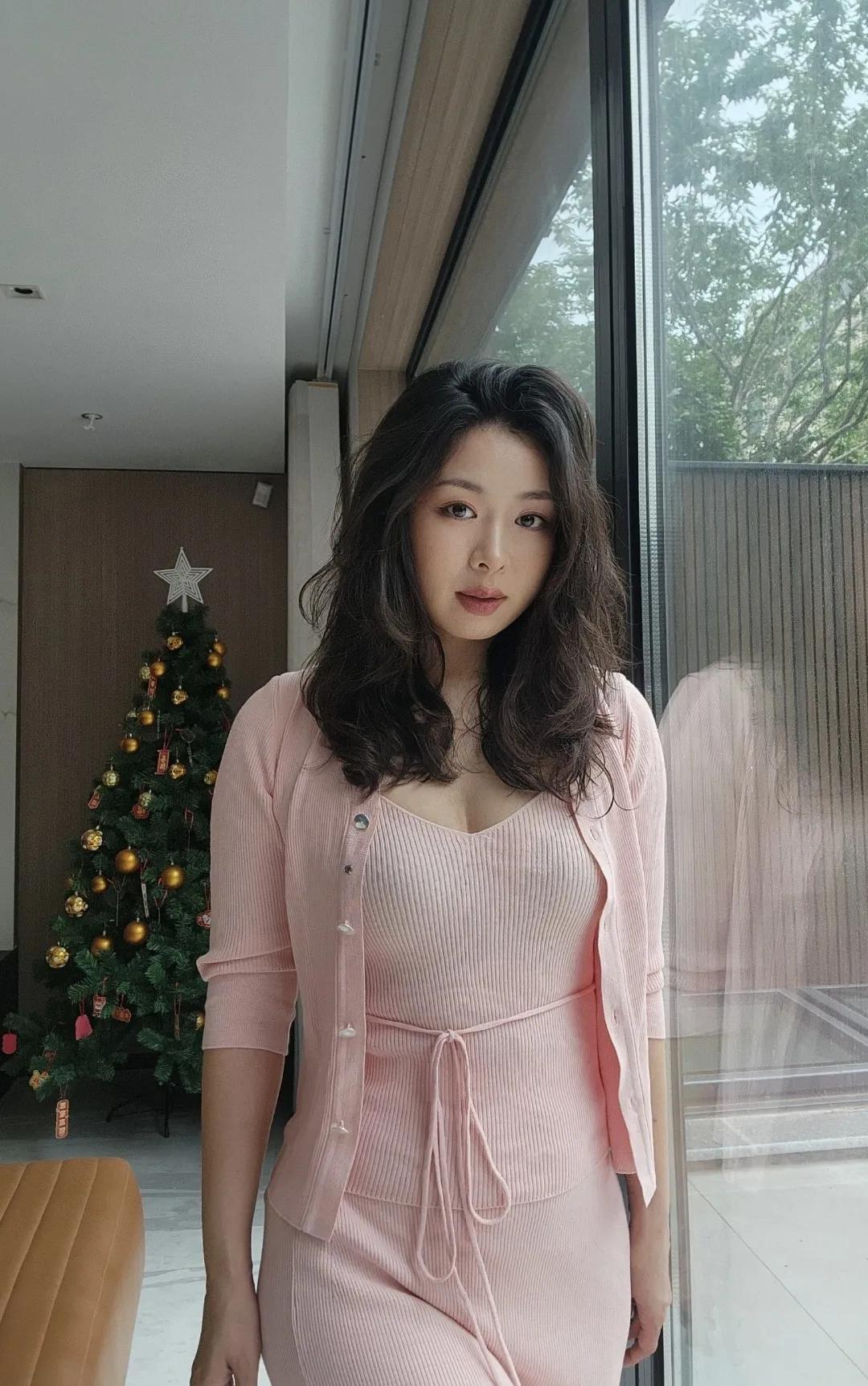 荷尔蒙旺盛的女性，会给夫妻带来这些变化：
1，促进夫 妻生活更和谐。女性由于荷尔