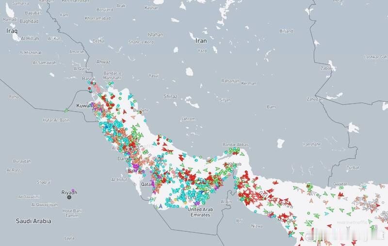 美伊停火已超6小时，霍尔木兹海峡仍冷清，专家：航运企业仍在观望海外新鲜事 美国与