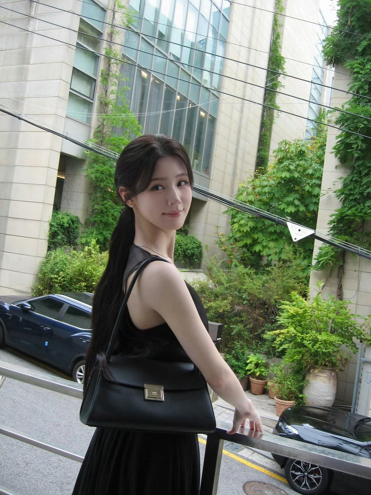赵美延 小黑裙look ​​​