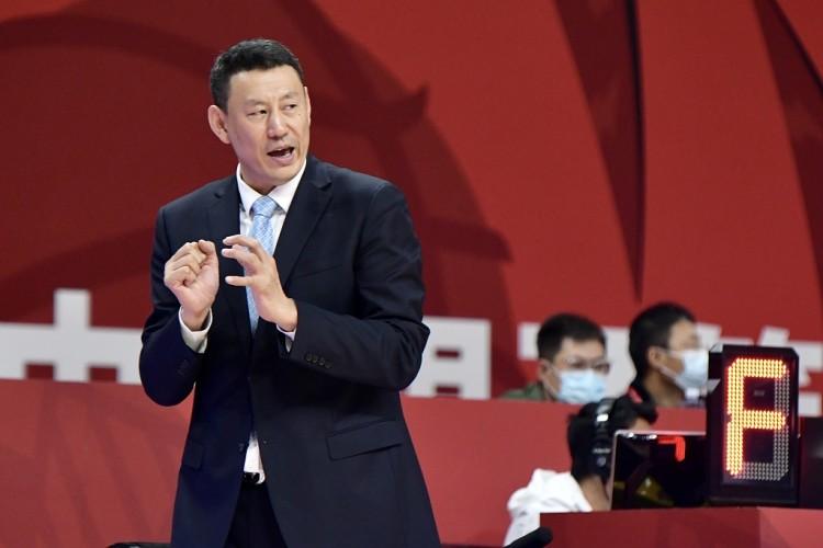 禁赛解禁复出的李楠接任许利民执教北京北汽男篮，成绩绝对超不过前任！
在本赛季CB