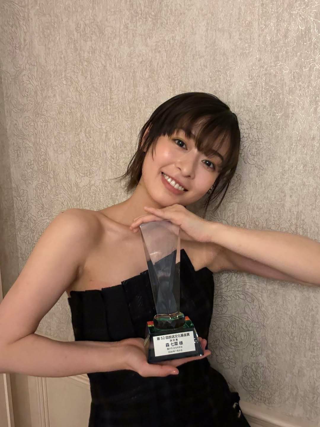 日娱新闻森七菜 森七菜ins相关美图 ​​​