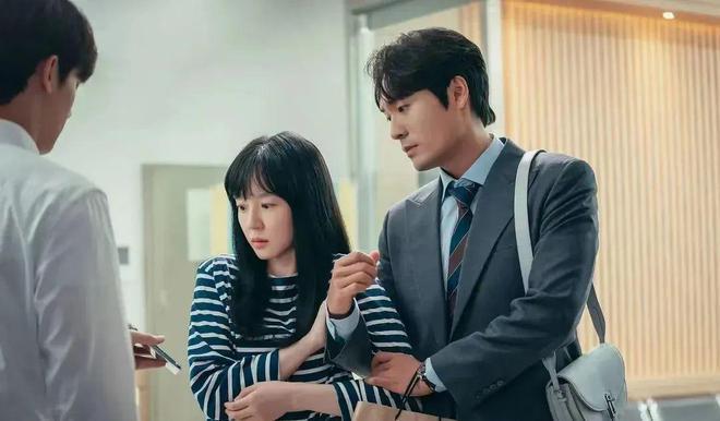 18岁结了婚，生了一个孩子，没有工作，没有一技之长，也没有经历过社会的磨难，说白