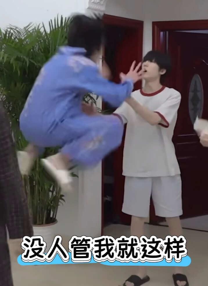 左奇函你每次都这样
这个左奇函 你每次被制裁都是这个姿势 实际上下次还犯[笑哭]