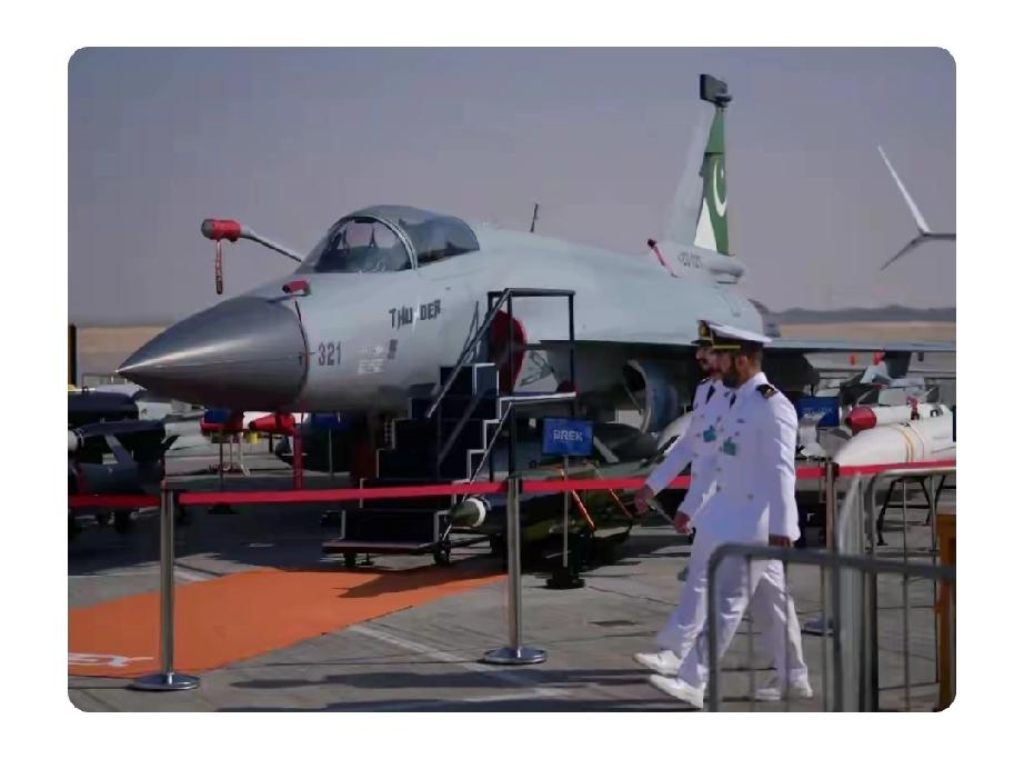 最近“枭龙”战机大卖的消息不断。阿塞拜疆展示“枭龙”，沙特、伊拉克等国也传出采购