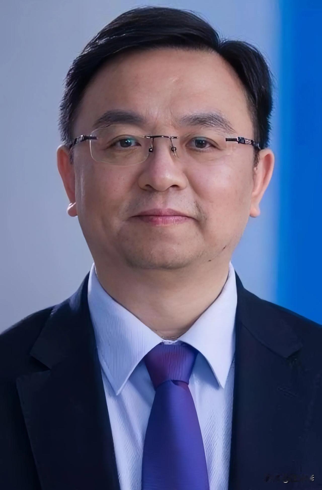 昨日晚，在“2024比亚迪梦想日”大会上，王传福谈到汽车自研和整车智能时，一番话