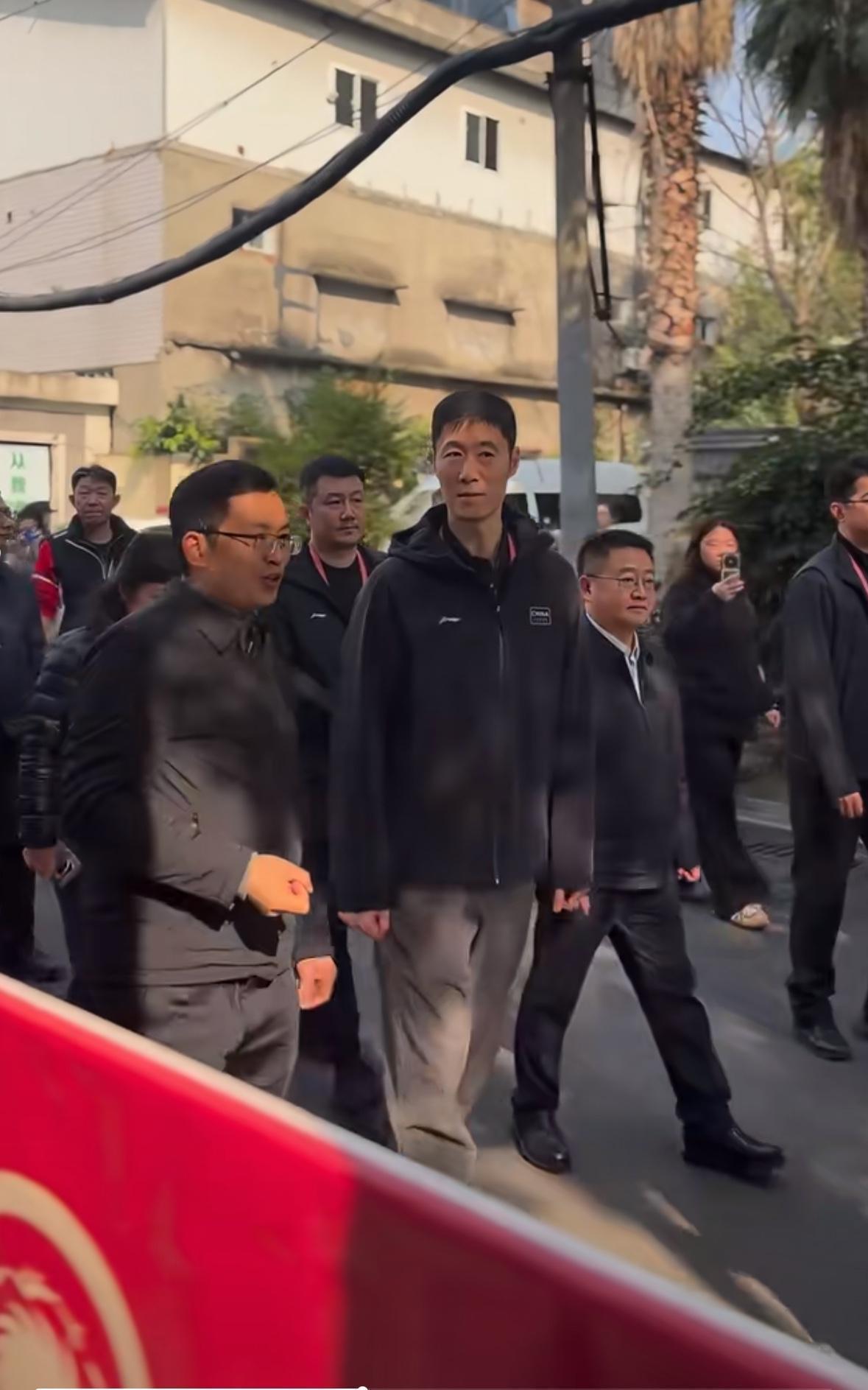 12月2日王励勤主席下基层在成都社区推广乒乓球运动
成都混团世界杯正在如火如荼