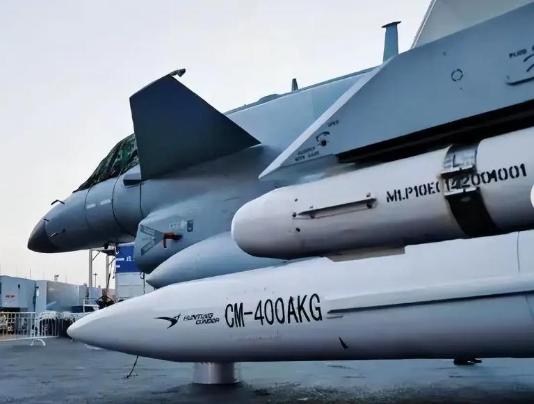 武契奇在全国直播中亲口实锤，该国空军米格29已经正式挂上中方CM400AKG空地