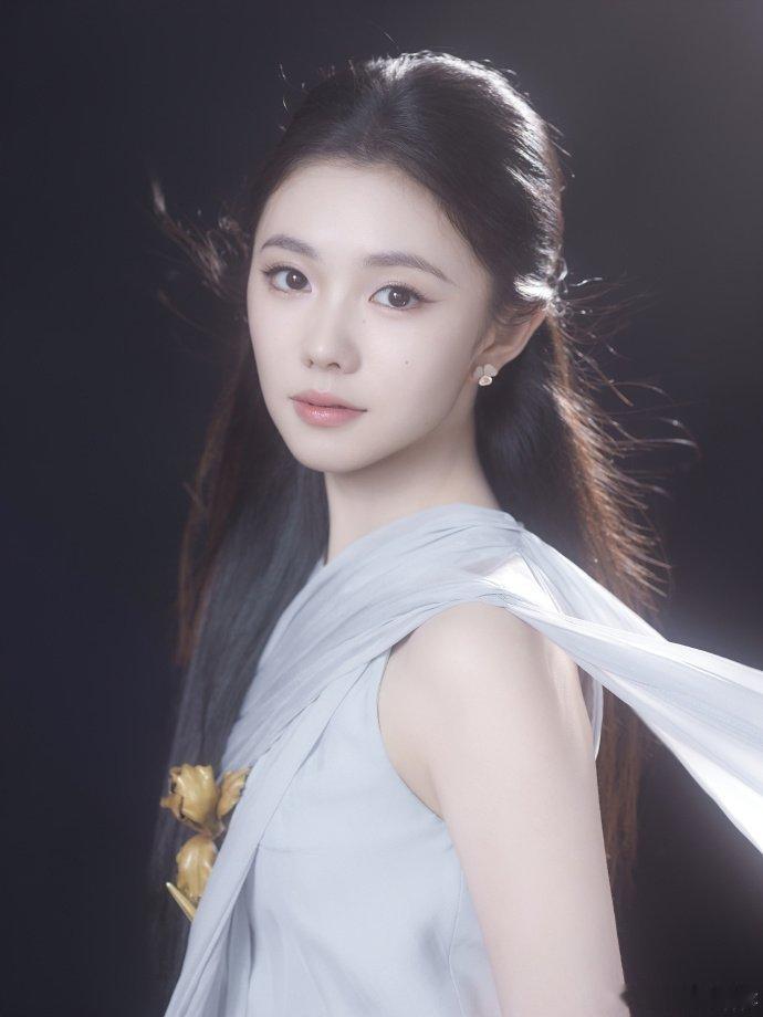 恭喜刘浩存告黑维权成功！她呼吁网友明辨信息真伪，一起维护良好网络生态，期待她带着