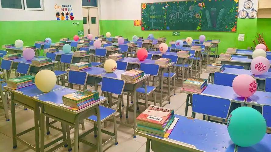 8月19日，美国犹他州斯坦斯伯里公园小学照常开学，但返校前工作人员在校舍内发现多