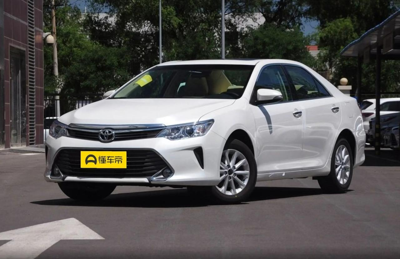 如果你最近在看10万左右的中型轿车，大概率绕不开一个名字——二手丰田凯美瑞。它就