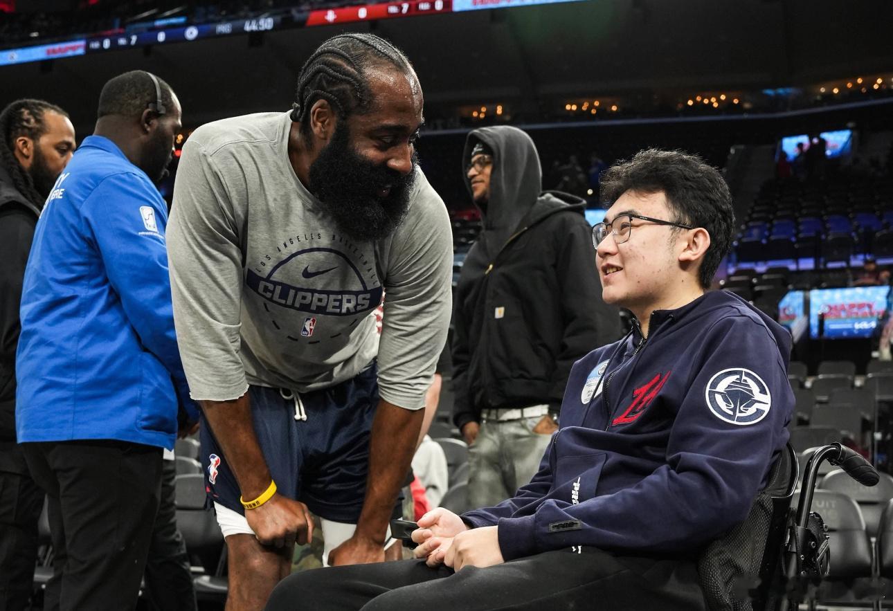 12月24日讯 NBA常规赛，快船今日主场128-108大胜火箭，取得了两连胜。