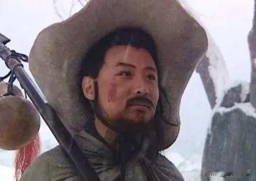 【林冲和张飞】长的一模一样，书中都是“豹头环眼，燕额虎须”，所以林冲绰号“豹子头
