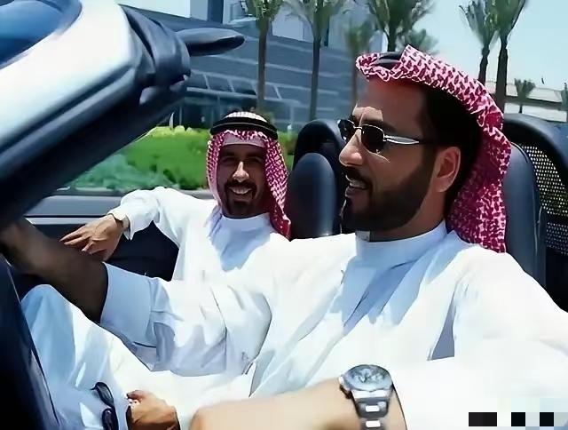 中东美军基地被炸，当地王爷们为啥只敢嘴炮，如果基地还要王爷们保护，那基地不就是个