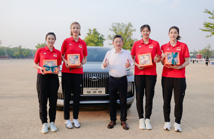 #中国女排集体购买奇瑞瑞虎#中国女排运动员王梦洁、王媛媛、龚翔宇、刁琳宇分别成为