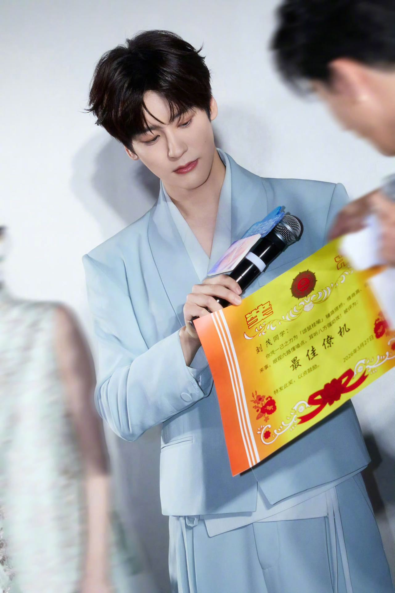 魏哲鸣说私下没有要维持的人设  随橙想呢~ 直播也太真实了😆“我是什么样子，私