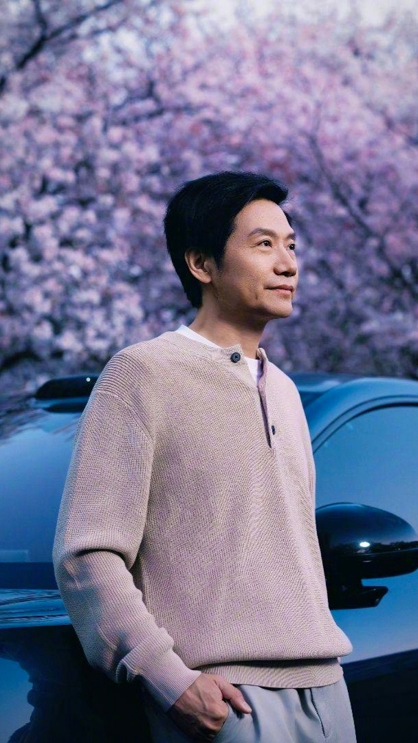模糊了年龄界限，这个男人做到了！确实是很出色了，在50多岁的年纪，而且是全球知名