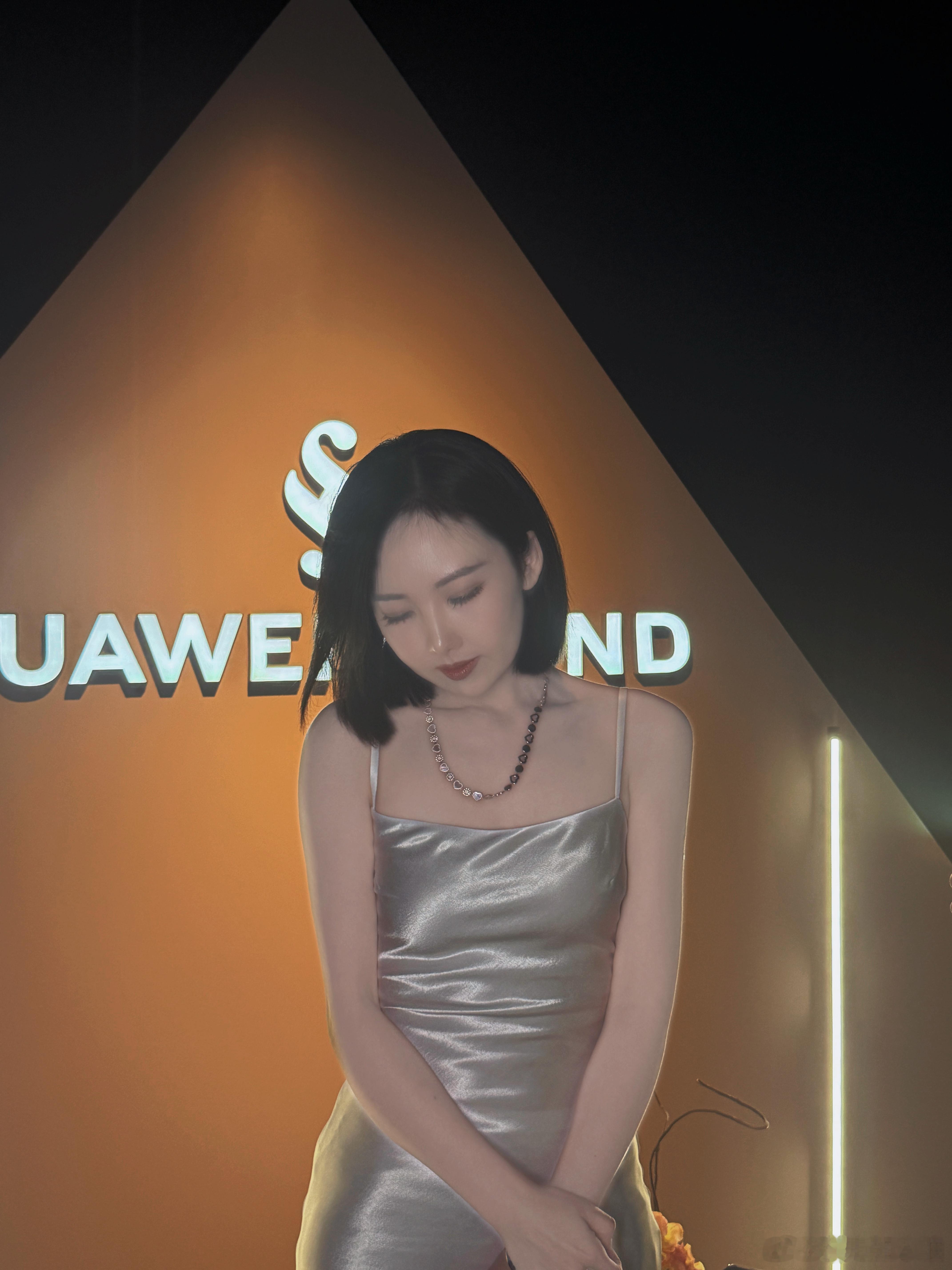 很喜欢这张的配色 