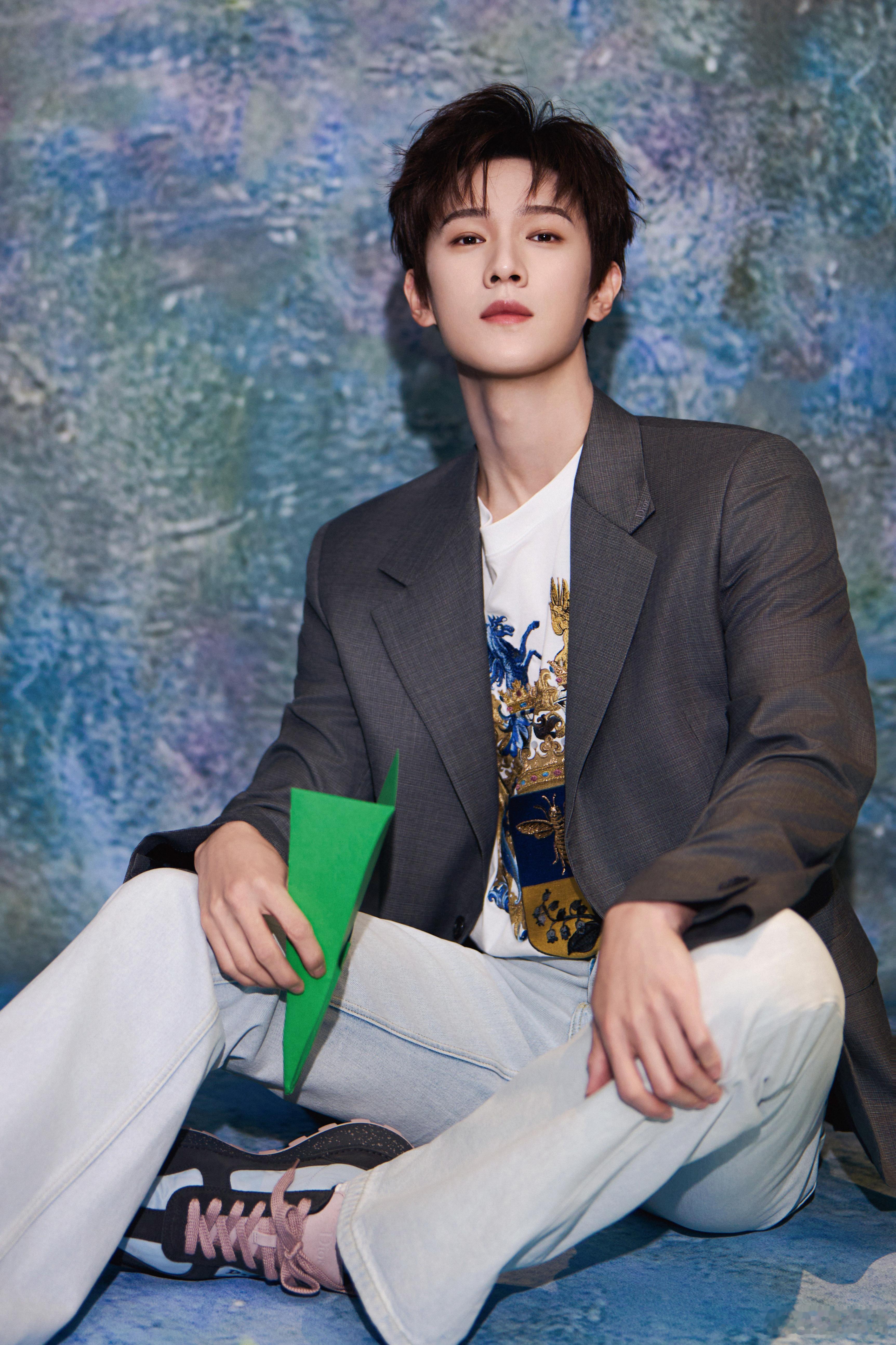 李昀锐我从宋墨就跟着你了诸葛玥也太惨了，爱情事业全不顺，没一天好日子过，看着都替