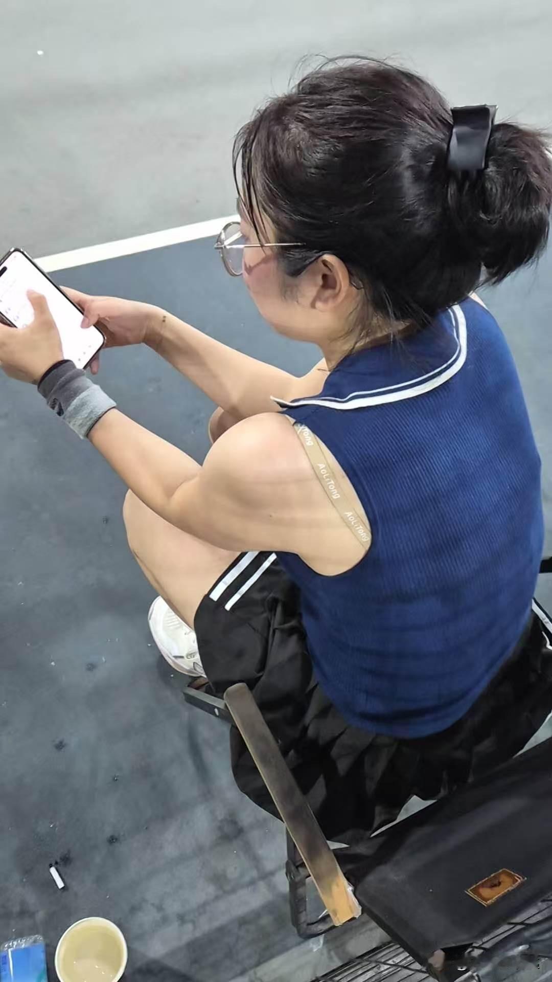 越南女孩身材出众
尤其是打匹克球的女孩
身材更是出挑
今天我所在的匹克俱乐部来了