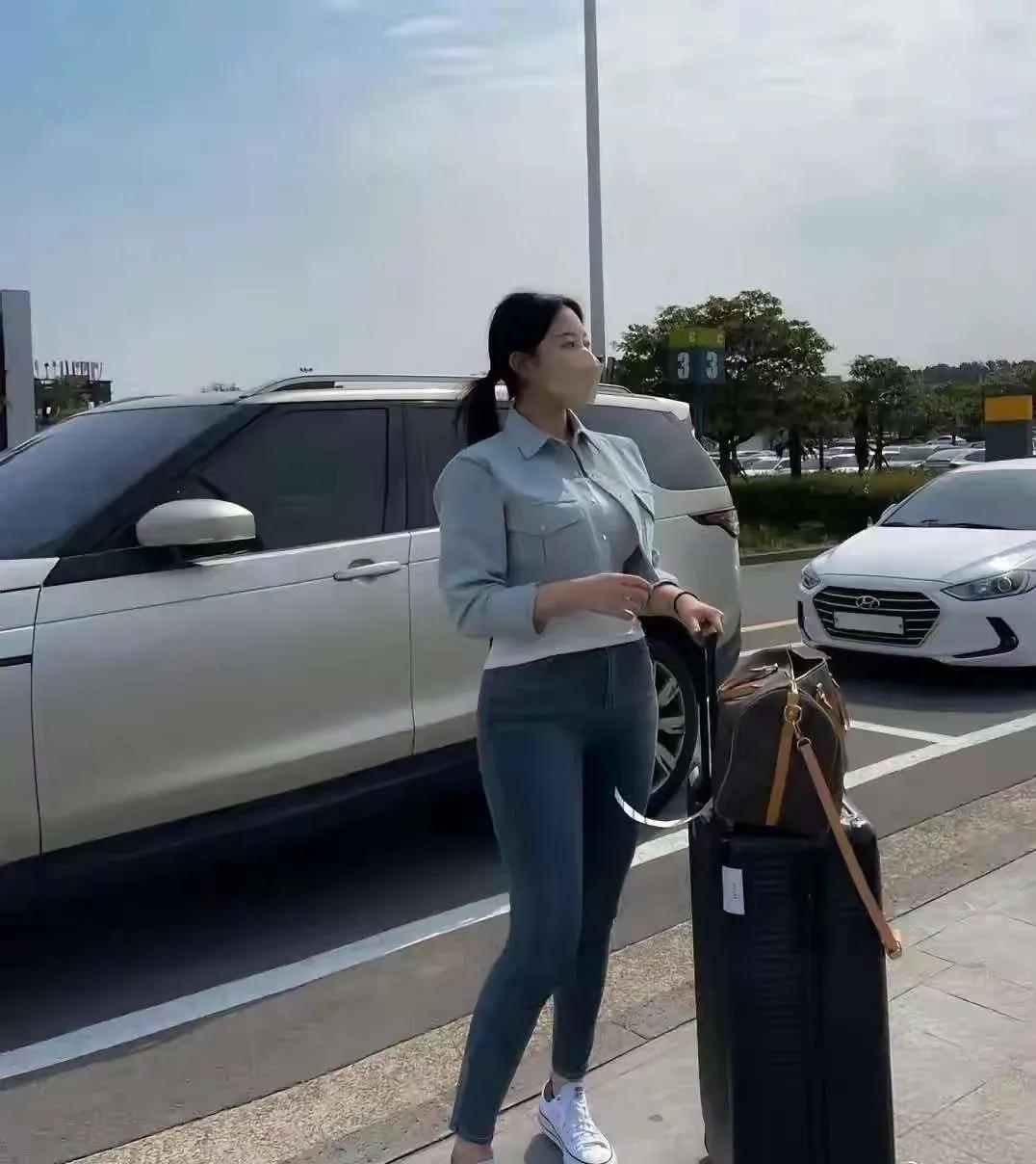和公司的秘书一起出差办业务需要准备什么？