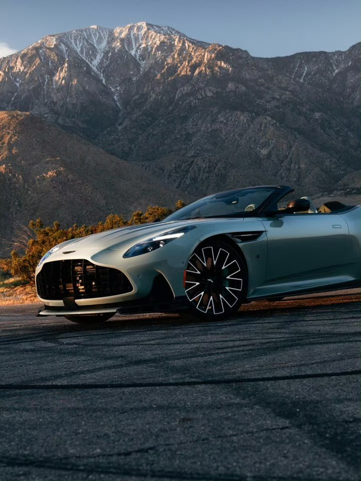 阿斯顿·马丁 DB12 S Volante