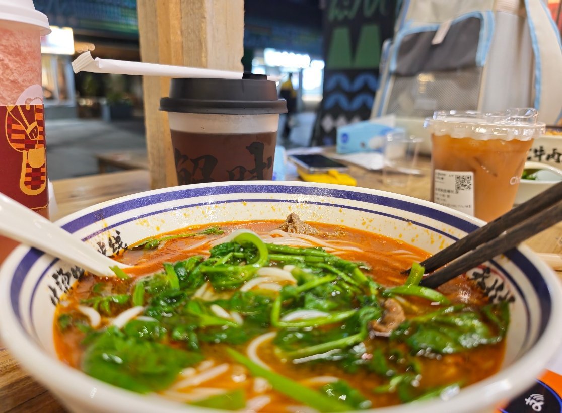 快上车吧 和妹妹一起吃一碗简简单单的米线 也很快乐又想喝饮料了🥤 